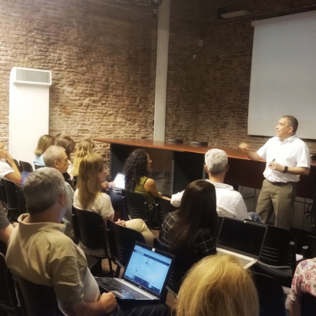 Formación en habilidades digitales para profesionales dictada en la Sociedad Central de Arquitectos